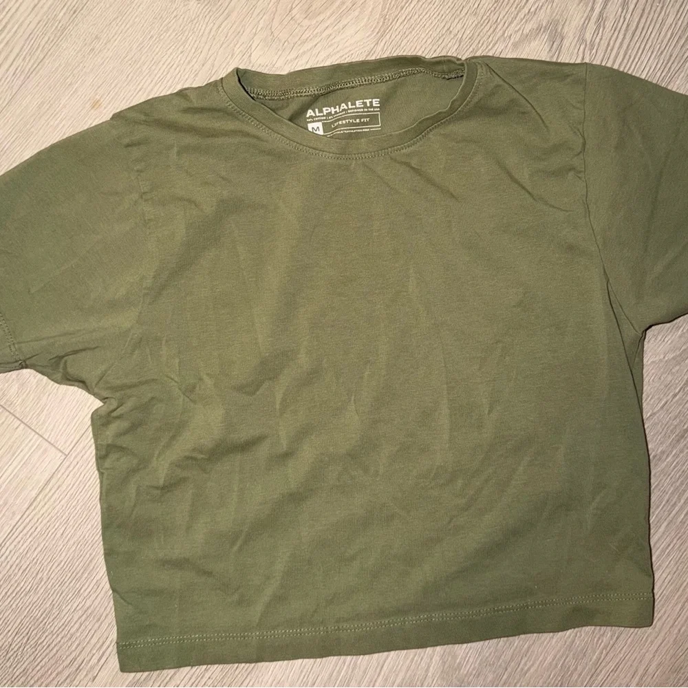 Alphalete Olive Green Cropped Tee - Size M - Picture 3 of 10